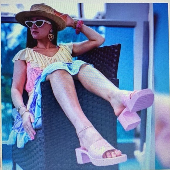 Gucci Dusty Rose Rubber Slide Sandals Sz 8 - Picture 3 of 15